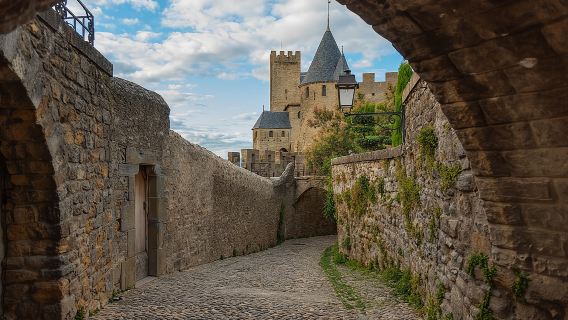 Carcassonne 's Medieval Walls: A Self-Guided Tour