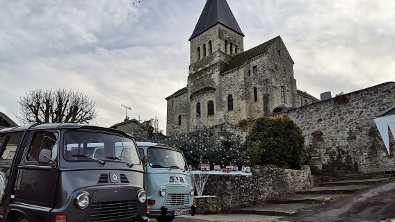 Half-day trip from Reims to the heart of Champagne by vintage van