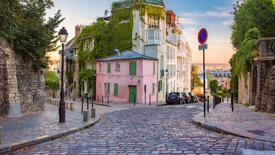 Montmartre's little train roundtrip tour