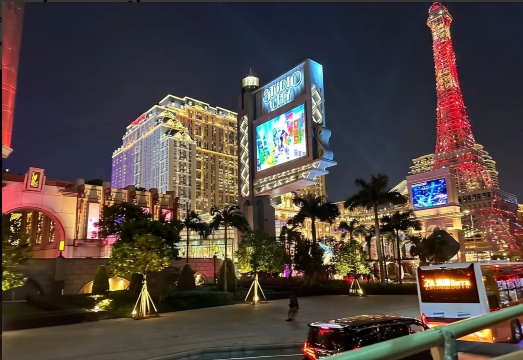 マカオ三大夜景ツアー｜オープントップバスで約45分絶景巡り | Trip.com