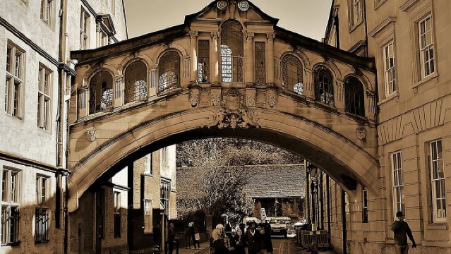 90 Minute Classic Walking Tour of Oxford