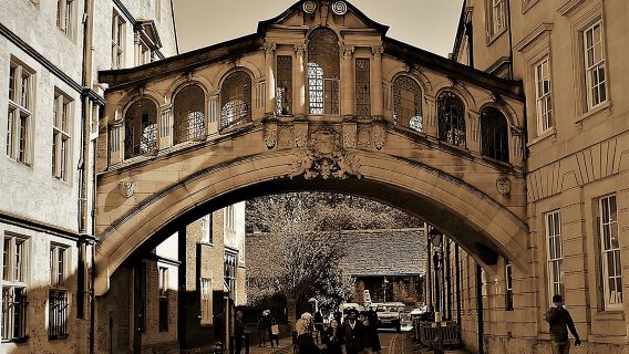 90 Minute Classic Walking Tour of Oxford