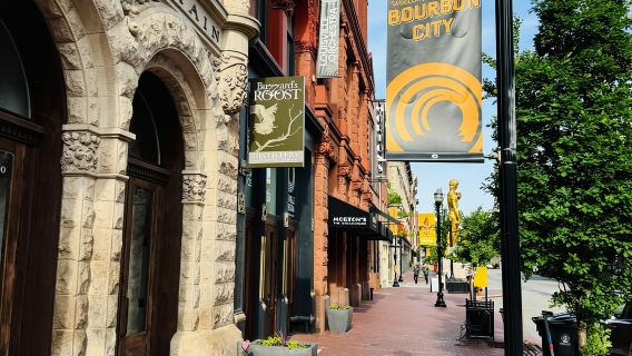 Downtown Louisville: Misfits and Mayhem Walk with Cocktail