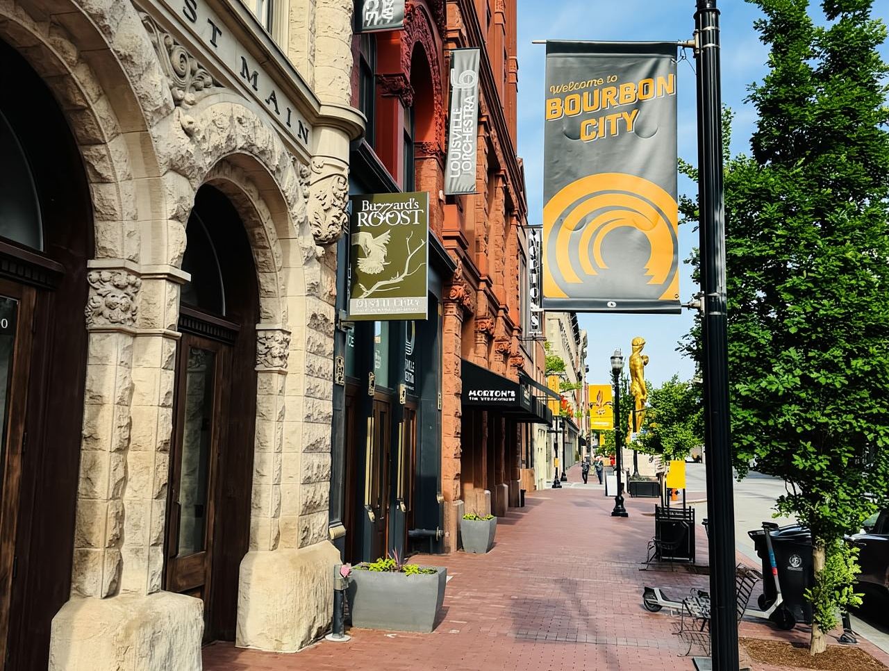 Downtown Louisville: Misfits and Mayhem Walk with Cocktail