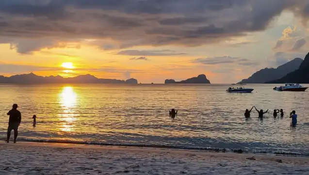 El Nido Beach Escape: Lio, Nacpan, Las Cabanas (Private)