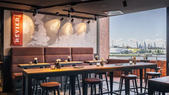 Hamburg: Tham quan có hướng dẫn viên tại Elphi Plaza và thưởng thức bánh mì cuộn kiểu Pháp