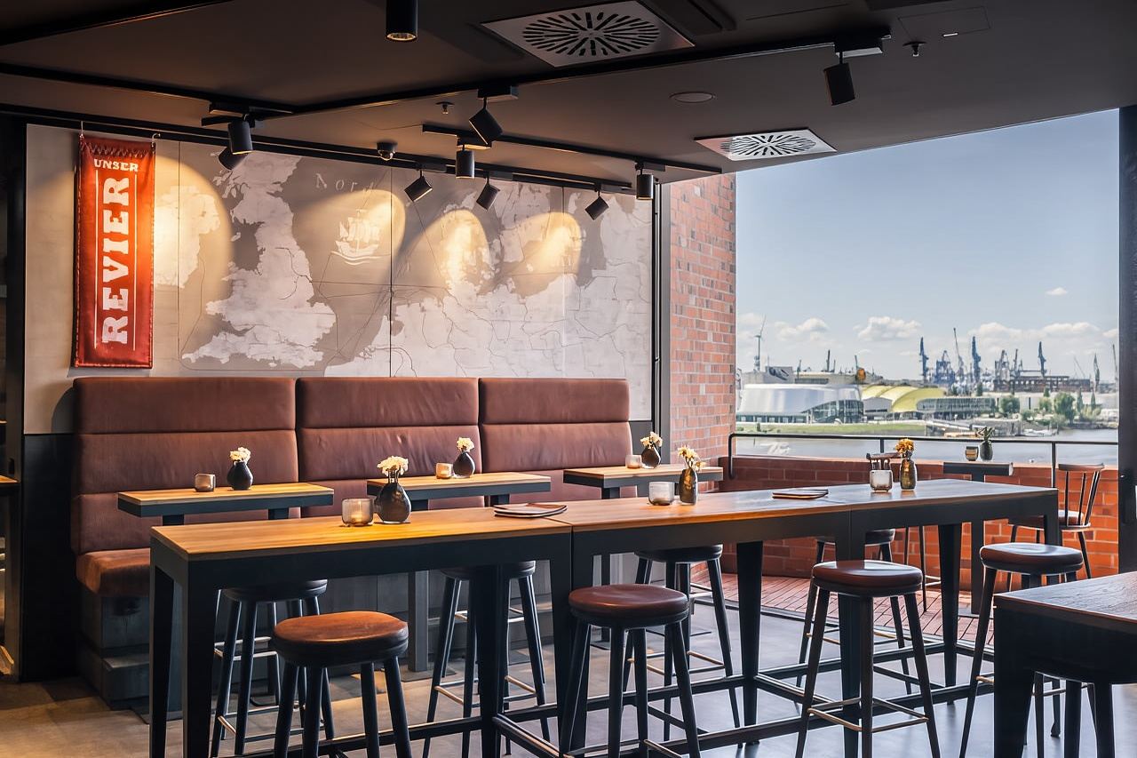 Hamburg: Elphi Plaza Guided Tour with French Rolls