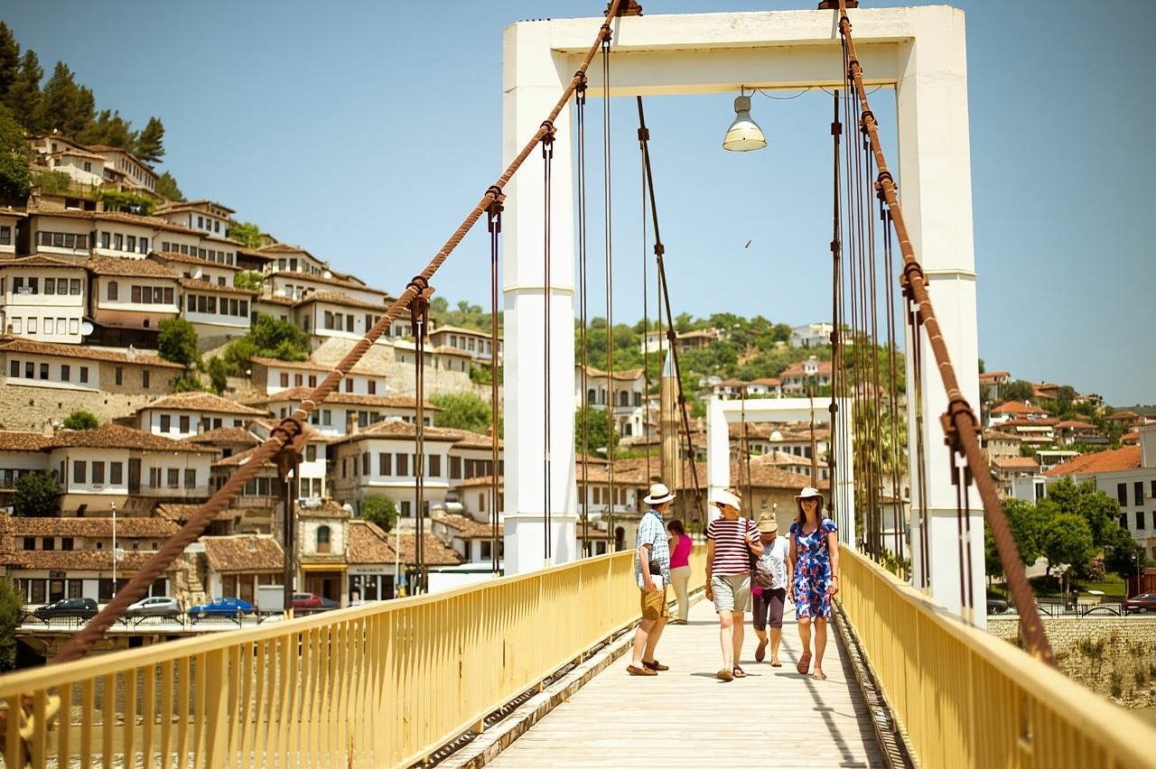 從都拉斯出發：培拉特導覽一日遊，參觀培拉特城堡