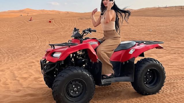 Morgendliche Wüstensafari-Abenteuer, Quad-Fahrt, Falken- und Kamelritt