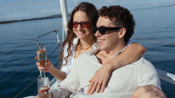 Lake Macquarie: luxury small group yacht cruise