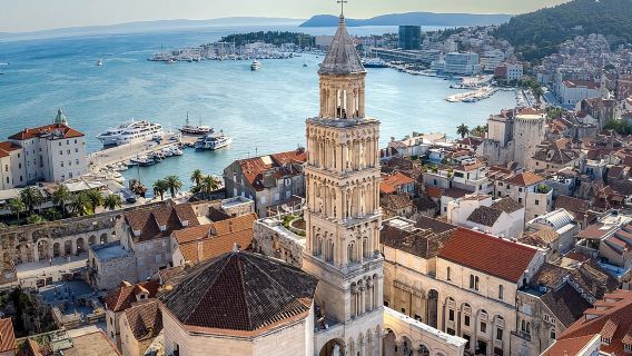 Traslado privado de Dubrovnik a Split con 2 horas de turismo.