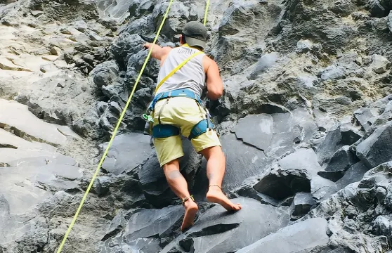 在坎頓巴尼奧斯體驗半日攀岩