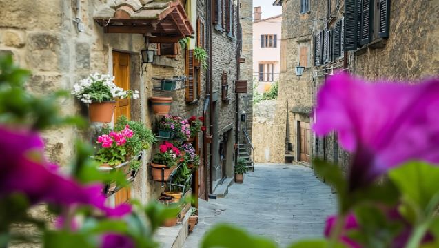 Cortona private walking tour