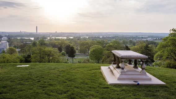 A 1-day tour to classic attractions at Arlington National Cemetery in Washington, D.C.
