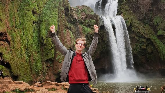 Excursión de un día a las cascadas de Ouzoud desde Marrakech con guía y paseo en barco