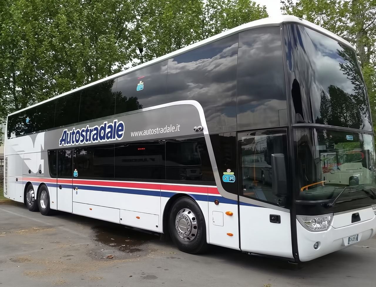 Tiket bus sekali jalan atau pulang pergi dari Bandara Milan Malpensa ke Stasiun Pusat Milan/Pusat Pameran Internasional Milan [Bisa digunakan langsung]