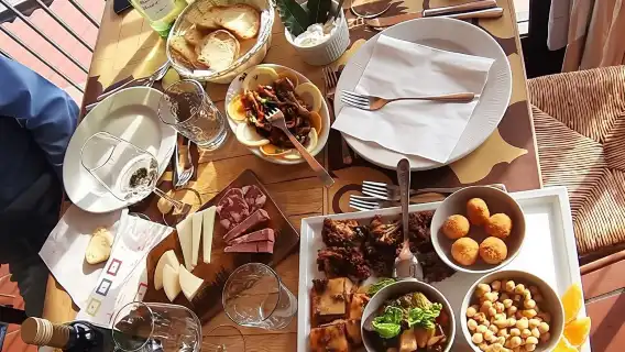 From Syracuse: Private Tour Mount Etna with Lunch at Etna Winery 