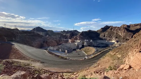 Tour tham quan sâu Đập Hoover + Bãi đá Seven Magic Mountains nửa ngày (bao gồm bữa trưa) [Tour nhóm nhỏ 13 người]