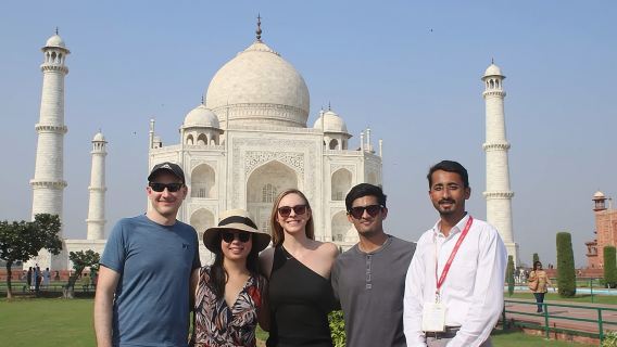 Tour di un giorno in auto da Delhi al Taj Mahal, al forte di Agra e al Baby Taj