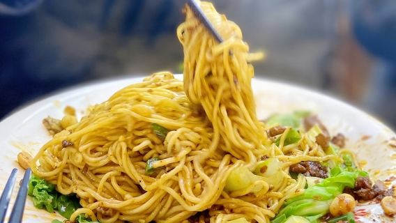 Eatwith-Chongqing-1-day tour |Free photo taking |Old Hotpot |Street-style breakfast