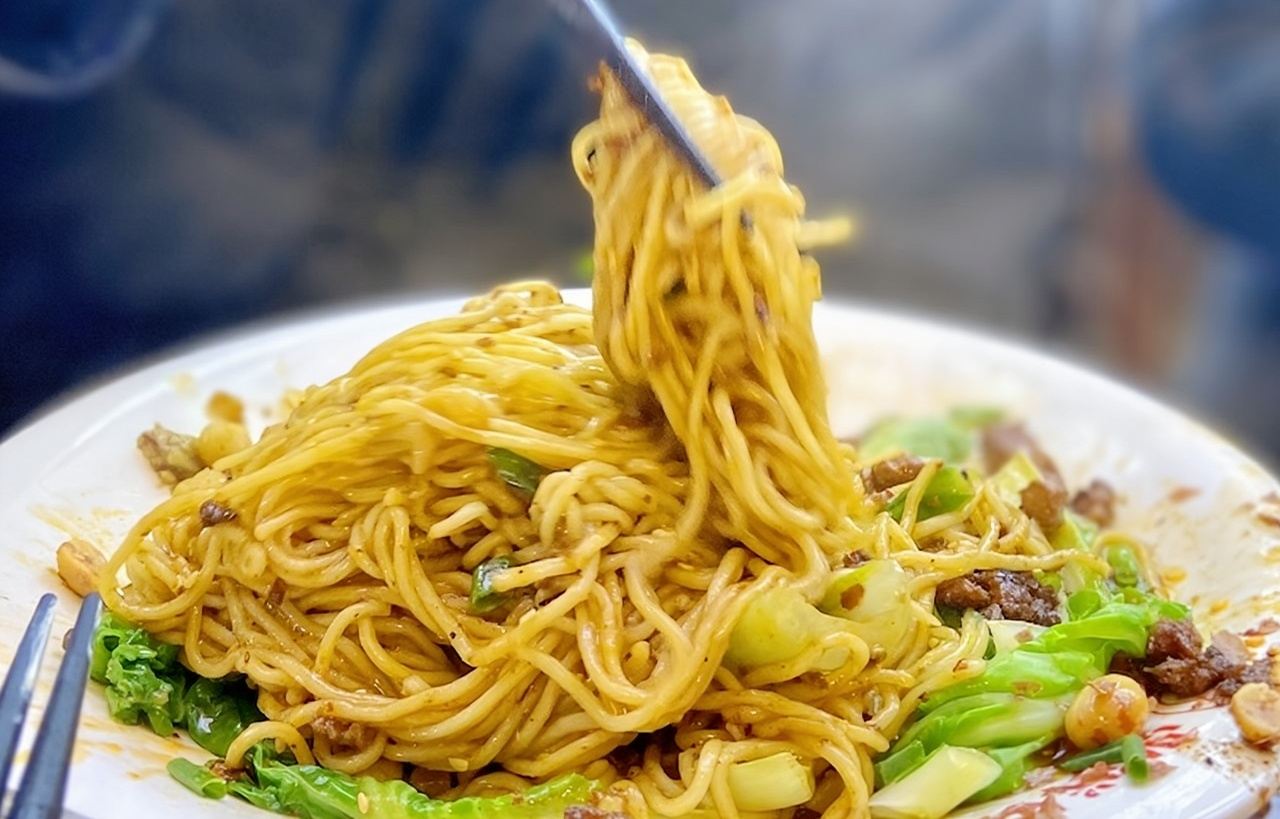 Eatwith-Chongqing-1-day tour |Free photo taking |Old Hotpot |Street-style breakfast