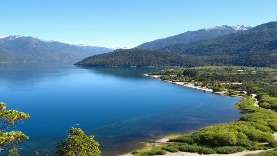 Bariloche: Full-Day El Bolsón and Puelo Lake Tour