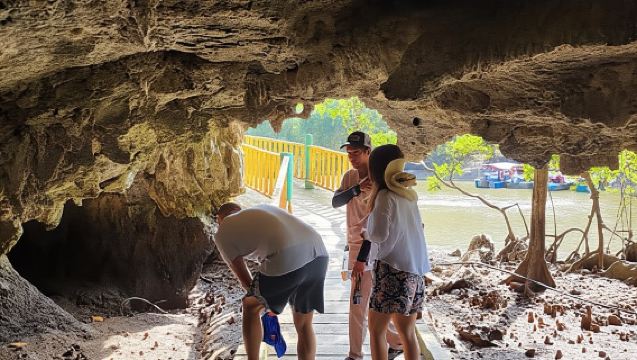 ลังกาวี : ทัวร์เรือป่าชายเลนกิลิมและเล่นเรือคายัคสนุกๆ พร้อมอาหารกลางวัน