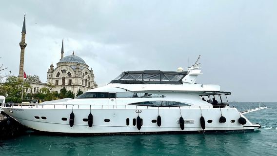 Luxuriöse Bosporus-Yachtkreuzfahrt – Zwischenstopp auf der asiatischen Seite
