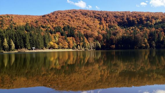 Small-group day trip to the only volcanic lake in Eastern Europe