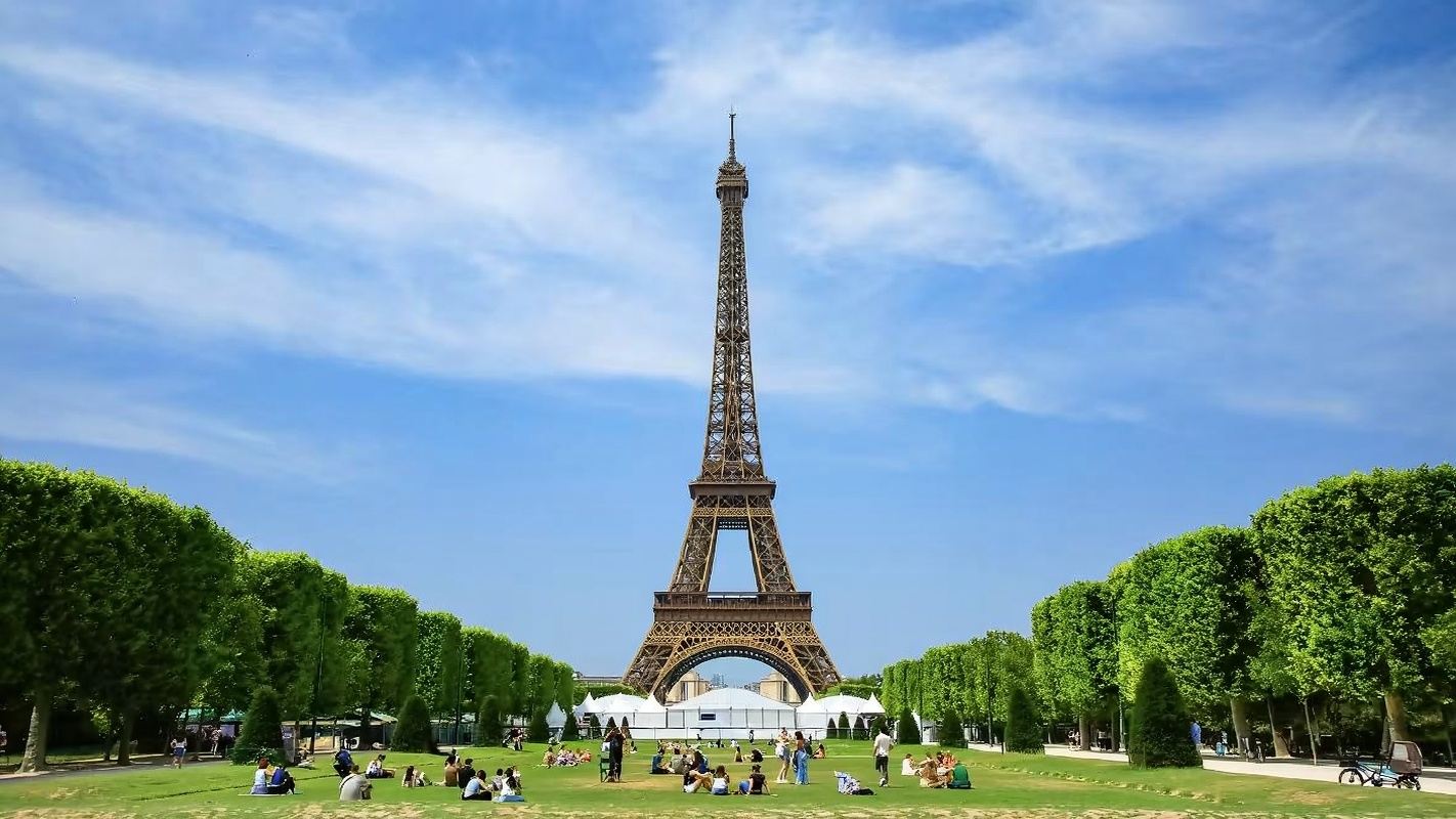 包車暢遊巴黎：埃菲爾鐵塔+巴黎聖母院+楓丹白露宮+凡爾賽宮
