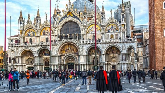 Skip the Line Walking Tour, Golden Basilica and Doge's Palace with Authorized Venetian Guide