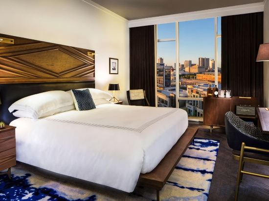 Thompson Nashville, by Hyatt Room Type - King Room with Accessible Shower