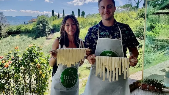 Florence: Cooking Class with Lunch at a Farmhouse + Local Market Tour