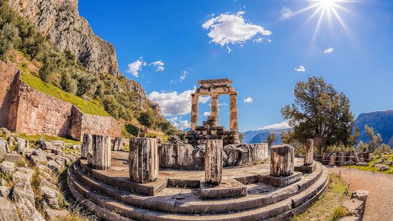 Delphi archaeological site with virtual reality from Athens