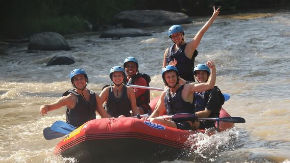 Pengembaraan Merakit Berpandu di Sungai Ayung dengan Makan Tengah Hari