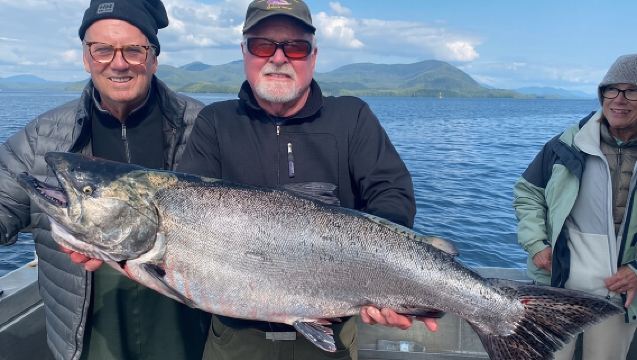 Чартер на ловлю лосося и палтуса в Кетчикане.