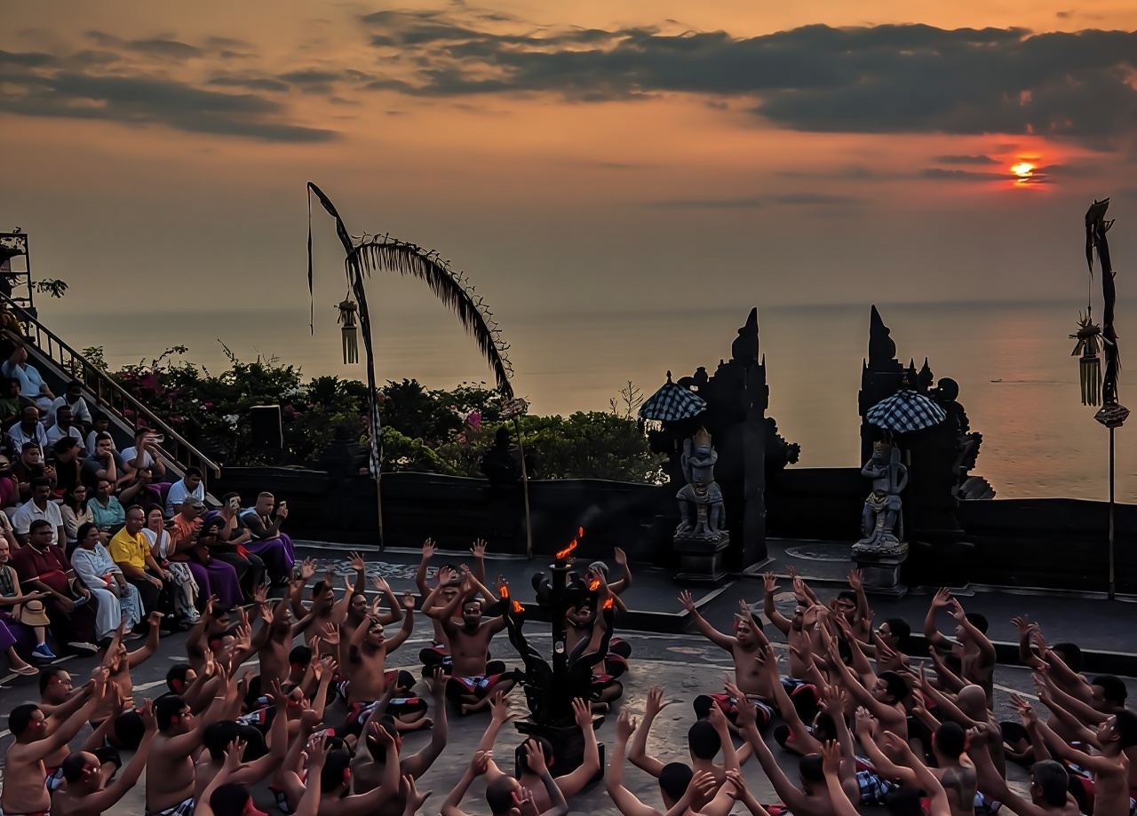 Magia del tramonto a Uluwatu e l'incantevole danza del fuoco Kecak con prelievo in hotel