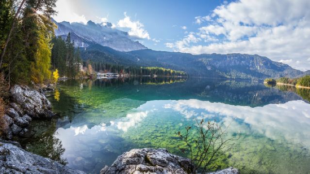 From Munich: Zugspitze Mountain Van Tour with Garmisch Town