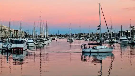 Marina del Rey: Boat Cruise with Wine, Charcuterie and Music