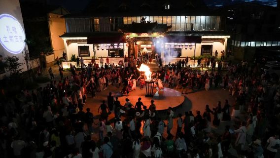 Shangri-La KARZAI JAS TOAST MANOR Banquet (Featuring Local Cuisine + Tibetan-style Feast + Intangible Cultural Heritage Performance + Interactive Toast Drama + Impromptu Dance Learning + Bonfire Party)