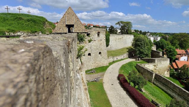 "Berangkat dari Budapest | Perjalanan Satu Hari dengan Sewa Kendaraan Pribadi ke Predikalószék Viewpoint + Kastil Eger"