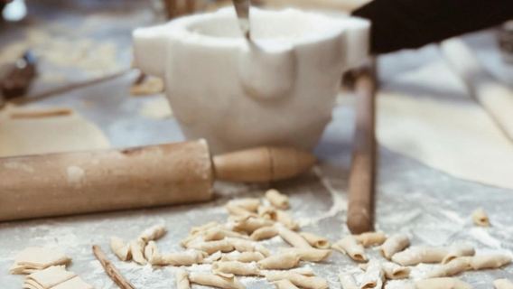 Joining a Local Family at their eating table - Lunch or Dinner Experience