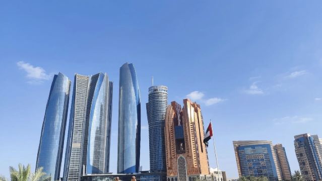 アラブ首長国連邦 アブダビ-ルーブル美術館+大統領府-カスタマイズ可能な行程【貸切チャーター】