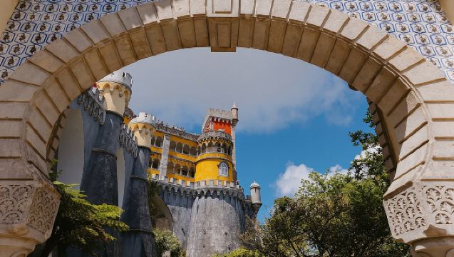 Sintra, Istana Pena dan Quinta da Regaleira dari Lisbon