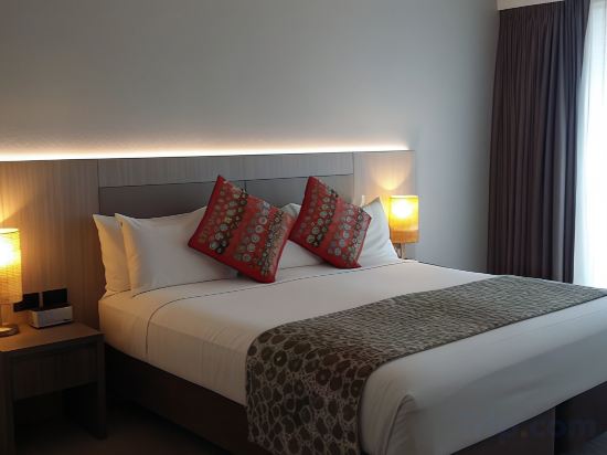 Desert Gardens Hotel Room Type - Deluxe Room - Request King