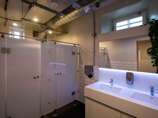 CODE - The Court, Edinburgh Room Type - Private 10-Bed Mixed Dormitory Room