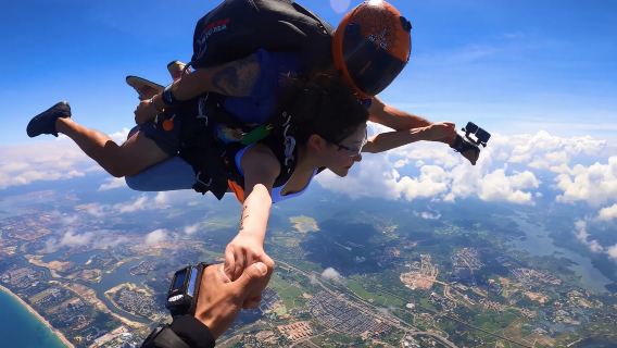 廣東惠州跳傘廣州深圳惠州雙人高空跳傘【4000米自由落體+專業高清視頻拍攝+視頻剪輯】