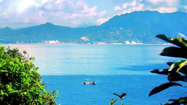 Shenzhen Private Day Tour: Yangmeikeng, Luzui Villa, Dapeng Fortress, Jiaochangwei