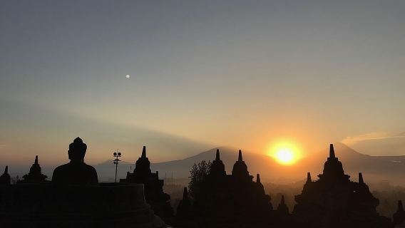 Borobudur Sunrise from Setumbu Hill and Great temples tour