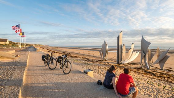 フランス・ノルマンディー上陸作戦+オマ・ベアッハ ワンデーツアー【ランチ+パリ往復】